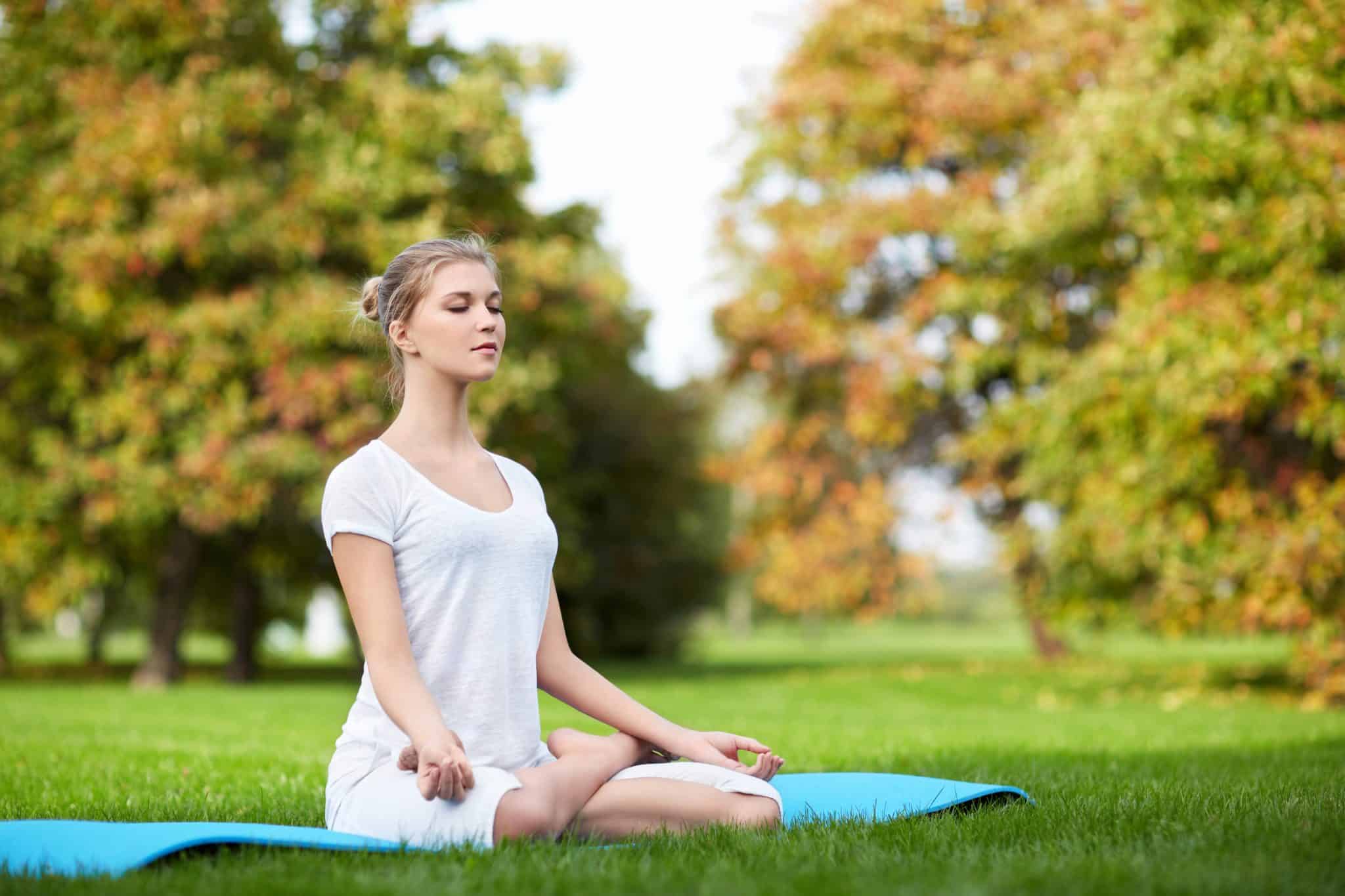 3 asanas pour débutants, parmi les postures de yoga en français