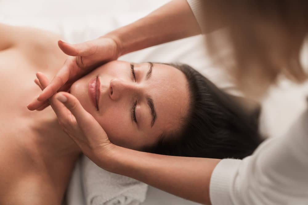 Quelle formation massage du visage suivre pour devenir un professionnel ?