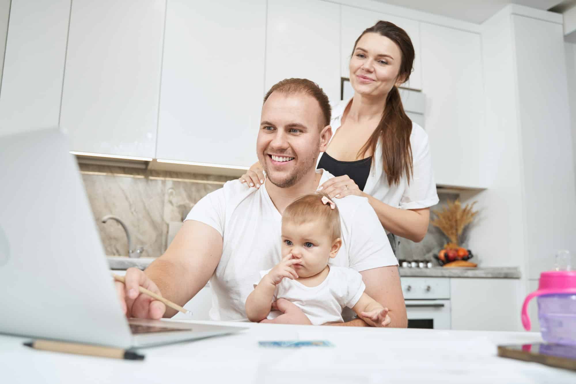 Développez vos compétences parentales grâce à la formation de massage bébé CPF